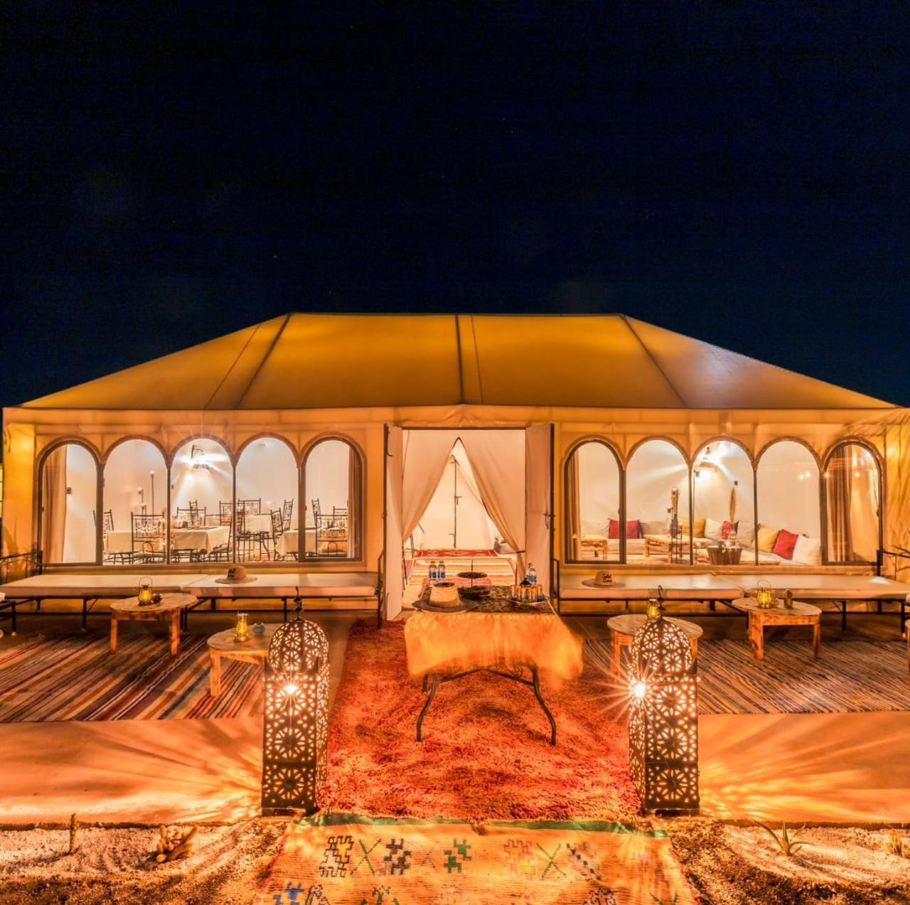 Desert Camp Camel & Sandboarding Merzouga Rom bilde